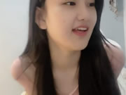 可愛的娃娃音清純美少女直播挑逗